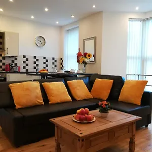  Apartment Delightful, 1 Bedroom Uplands,