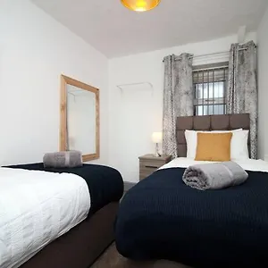  Apartment Centre, Parking, Smart Tv's In
